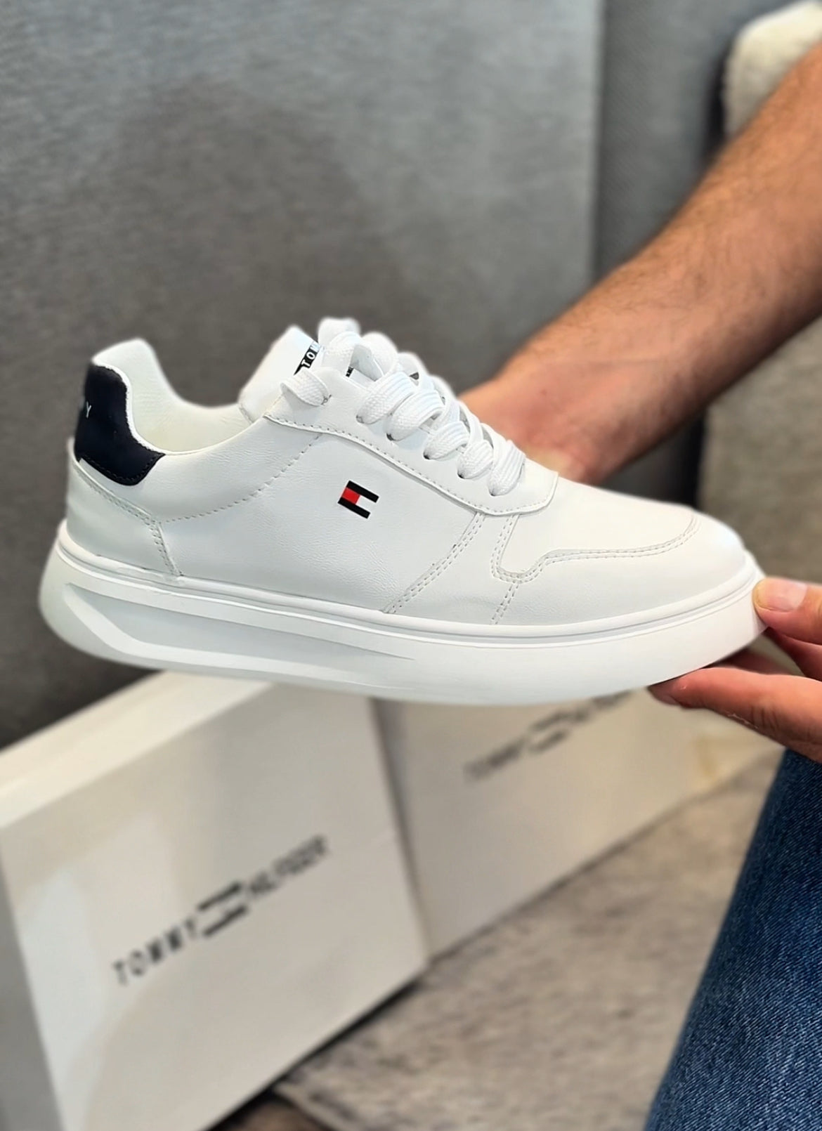 TOMMY HILFIGER